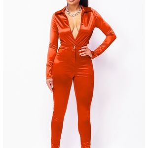 Fashion House Fuschia V-Neck bodysuit and pant set!!